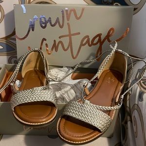 Straps gold sandals